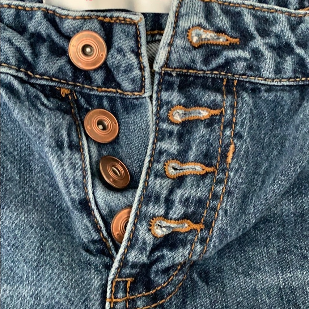 Shorts - Picture 2 of 3